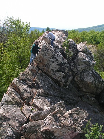 TRAJA JAZDCI: Zdol�vanie chrbta posledn�ho jazdca. 