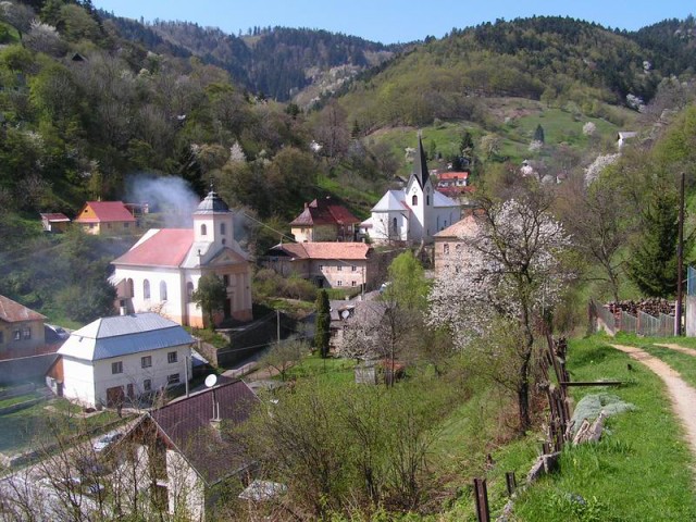 Hodrua-Hmre: Dedina.