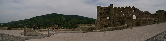 <FONT SIZE=2>Panoráma nádvoria 