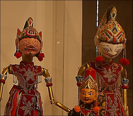 <FONT SIZE=2>Expoz�cia zahrani�n�ch b�bok 