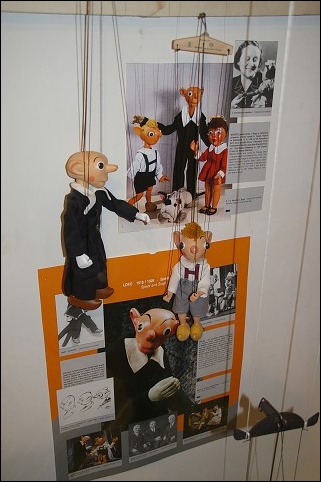 <FONT SIZE=2>Expoz�cia zahrani�n�ch b�bok 