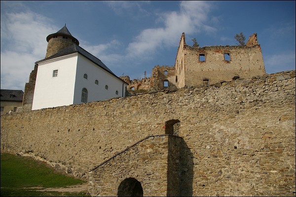 <FONT SIZE=2>Hrad Star ubova - horn hrad 
