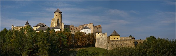 <FONT SIZE=2>Hrad Star ubova - panorma z blzkeho kopca 