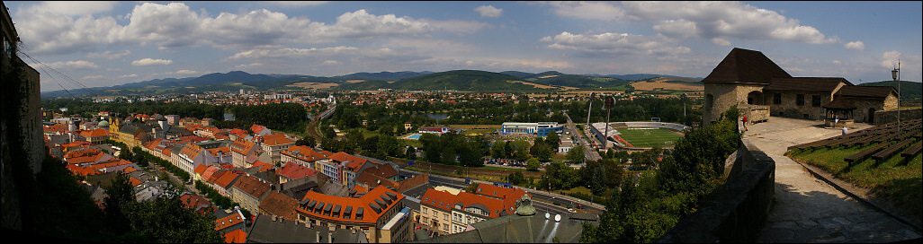 Panoráma z dolného nádvoria 