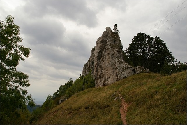 <FONT SIZE=2>Pohad z parkoviska nad dedinou 