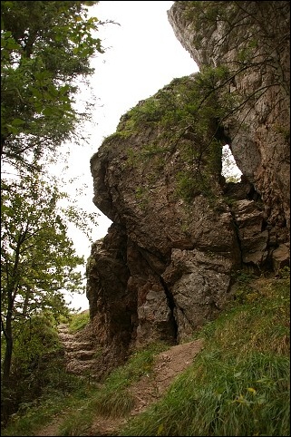 <FONT SIZE=2>Vstup na horn hrad 