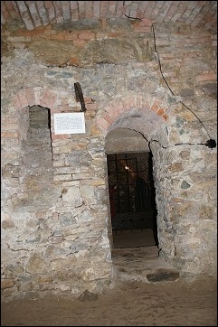 <FONT SIZE=2>Cela v sklepných priestoroch 