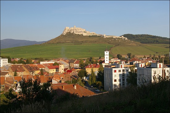 <FONT SIZE=2>Spišská Kapitula - pohľad na Spišské Podhradie s hradom. 