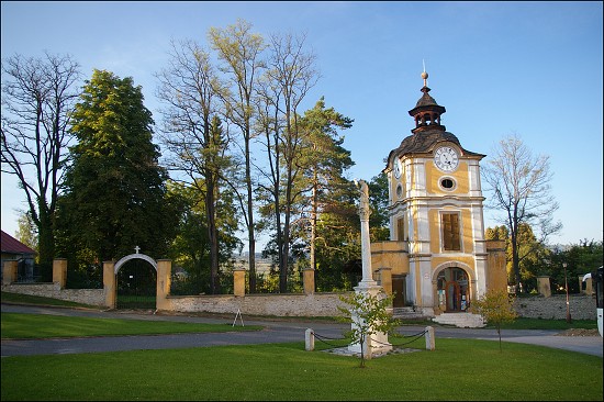 <FONT SIZE=2>Spišská Kapitula - hodinová veža z roku 1739  
