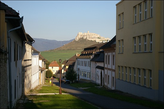 <FONT SIZE=2>Spišská Kapitula - pohľad na hlavnú ulicu 