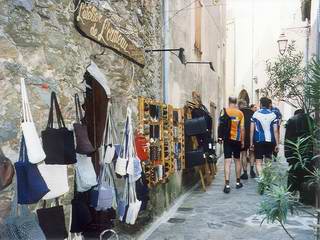 Uzke ulicky a male obchody