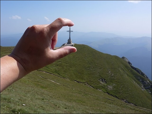 Vrchol Caraiman s monumentom HRDINOV. 