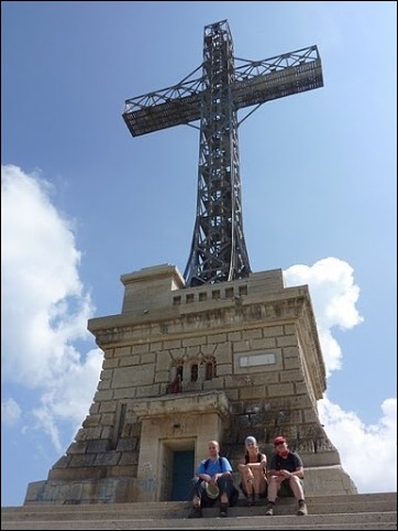 Vrchol Caraiman s monumentom HRDINOV. 